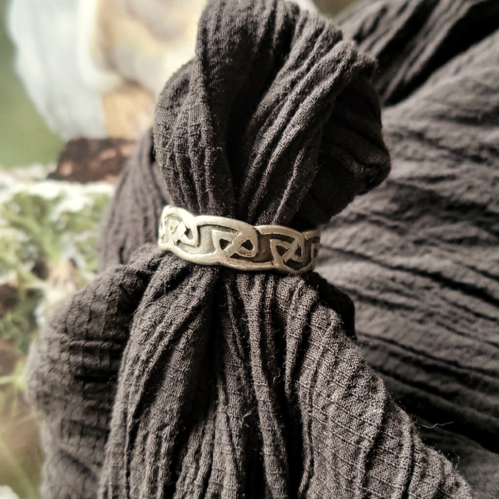 Sterling Silver Celtic Knot Band Ring - 8